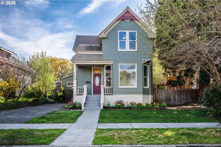 110 W 8th St, The Dalles