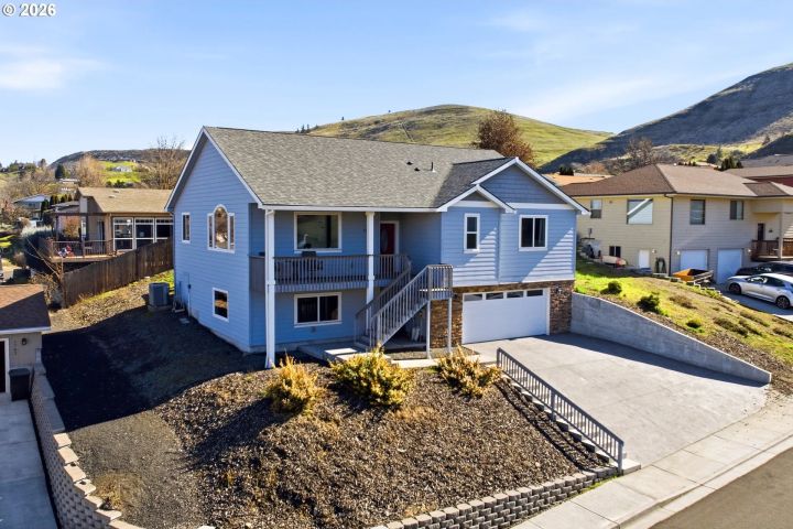 1704 Oakwood Dr, The Dalles