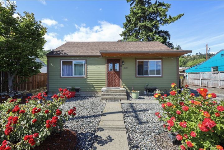 1510 W 10th St, The Dalles